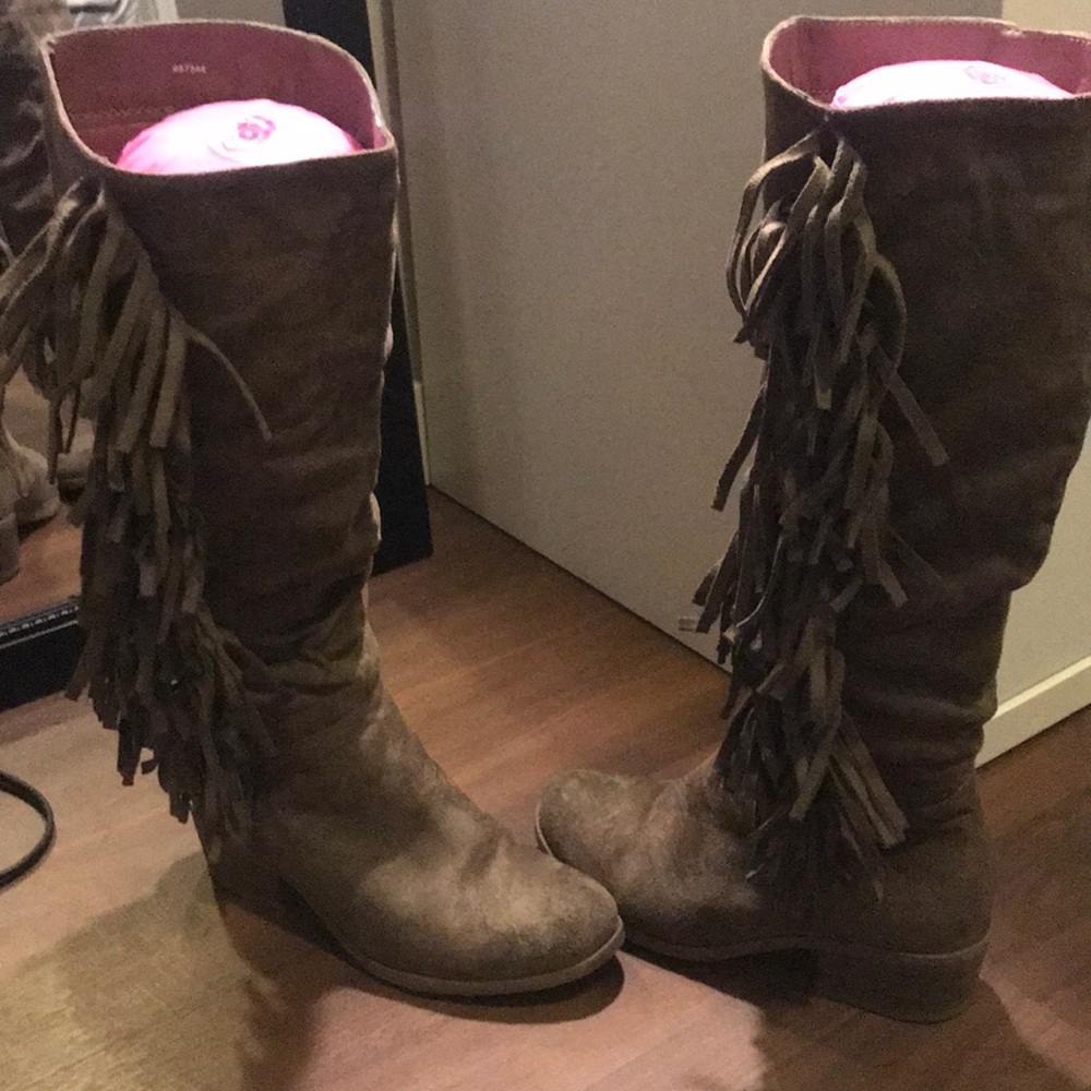 Fringe boots